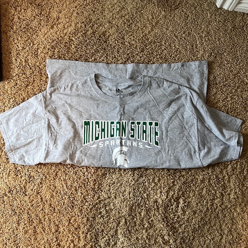 Men’s shirt sleeve Michigan State T size 2 XL